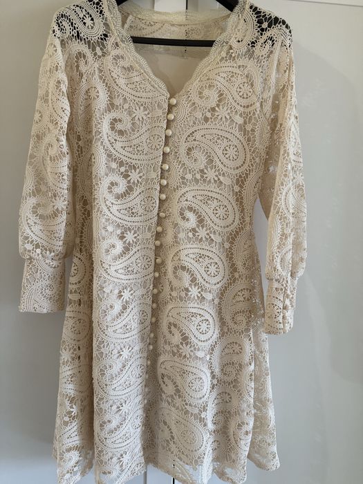 Чисто нова бяла дантелена рокля