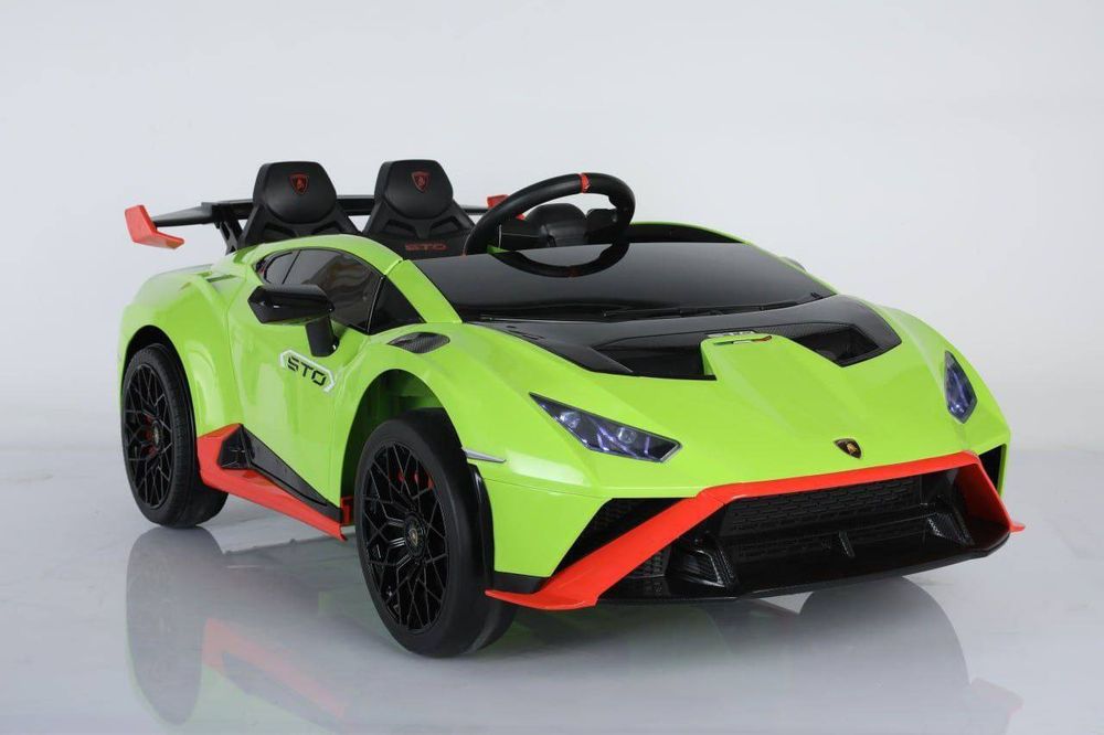 Drifting Lamborghini Huracan STO