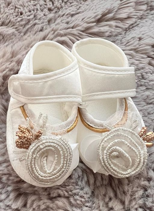 Детское платье с туфельками и повязкой