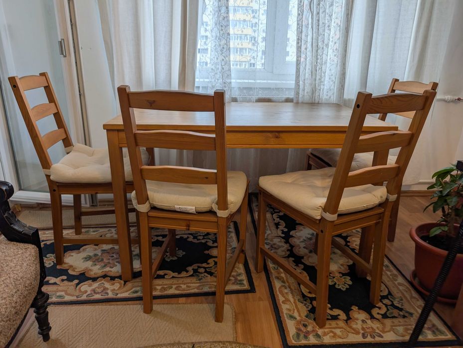 Masa lemn Ikea Hagernas cu 4 scaune și perne