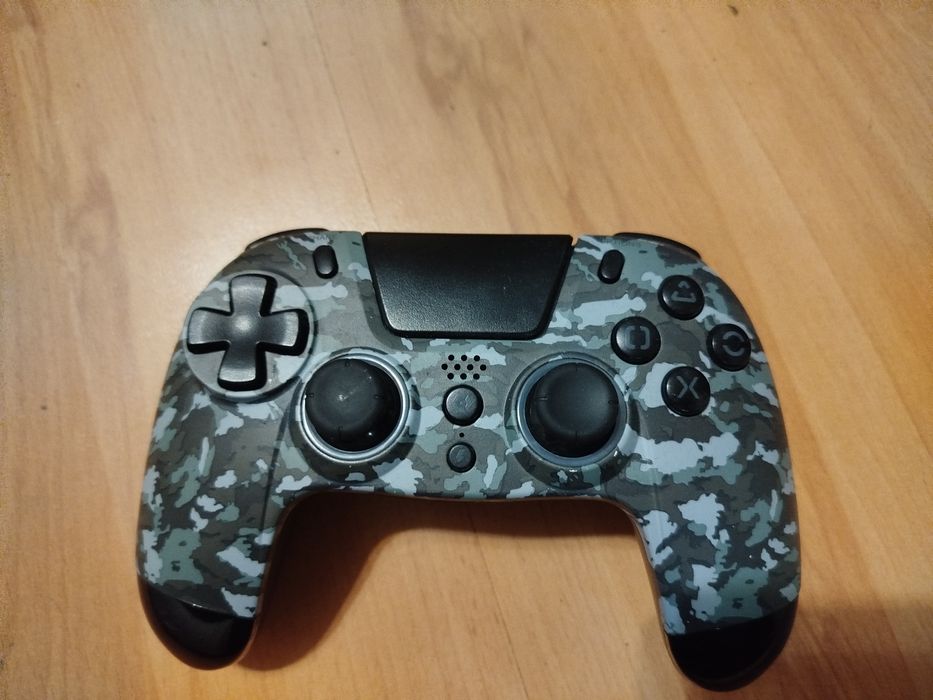 PS4 controller със допълнителни бутони.
