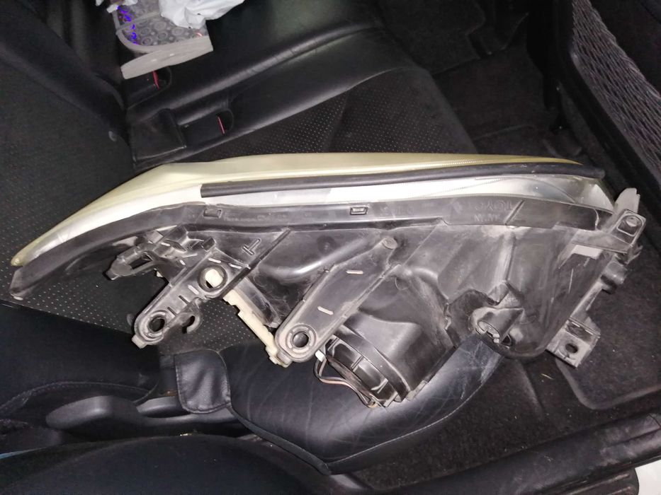 Продавам фарове за рав4