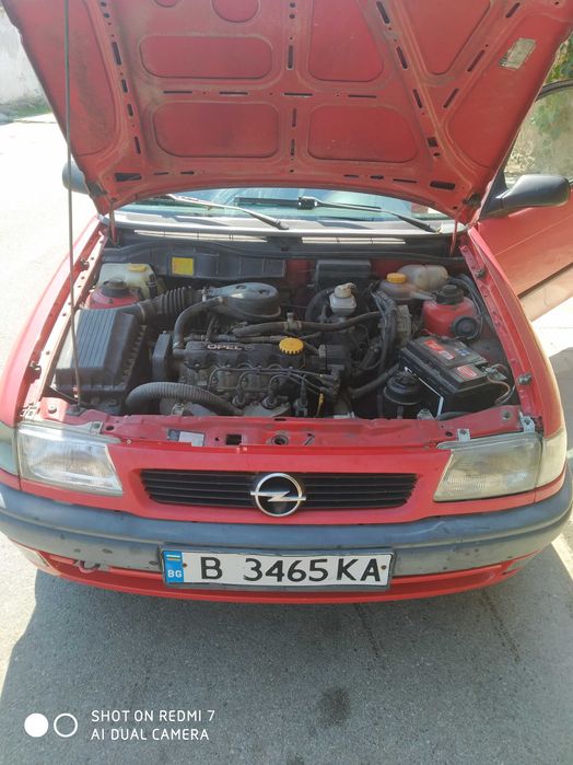 Кола Опел Астра 1.6 моно