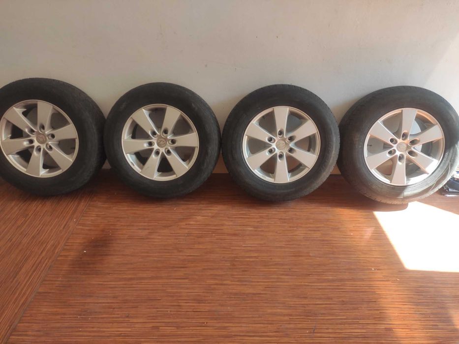 janta pe 17 toli cu anvelope 235/65/17