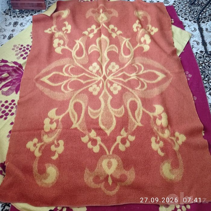 Продам три одеяло +4подушки