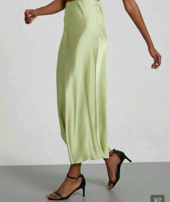 Fusta midi satin noua