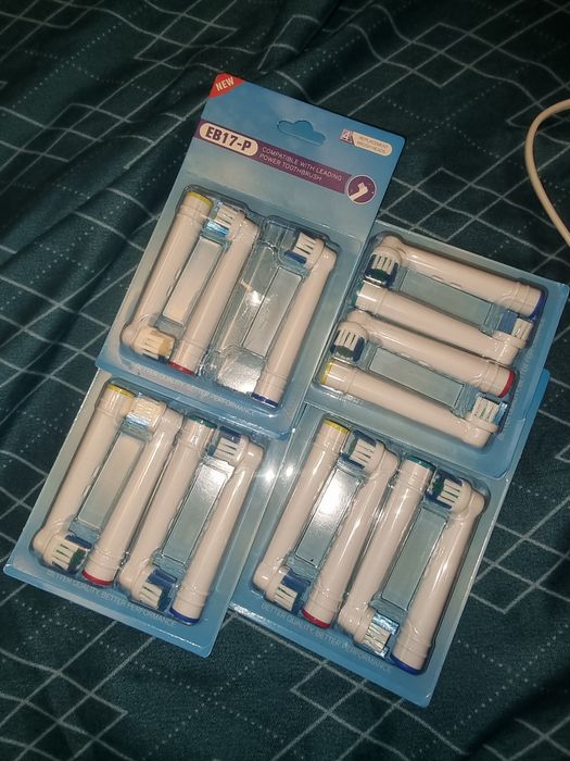 Periuță electrică Oral-B Braun reîncărcabilă cu 14 rezerve