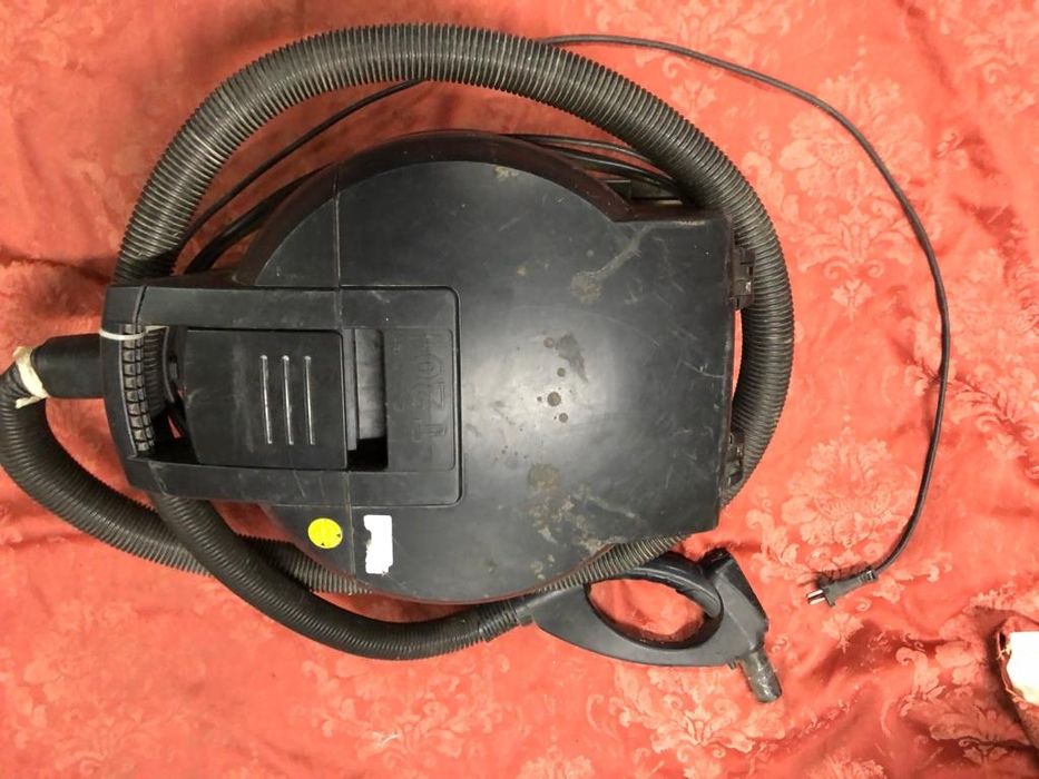 Aspirator karcher T201 cu perie electrica