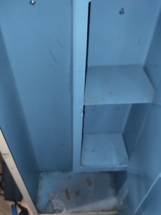 Сейф вместительный, в хорошем состоянии толщина 2 мм