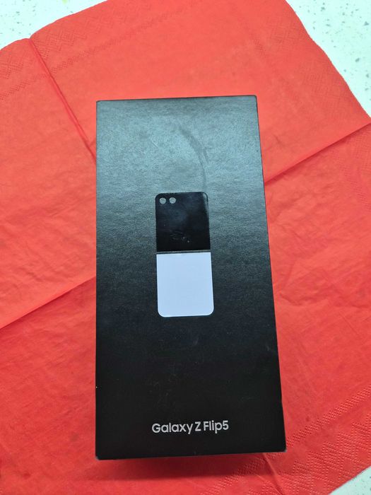 Телефон Samsung Flip 5