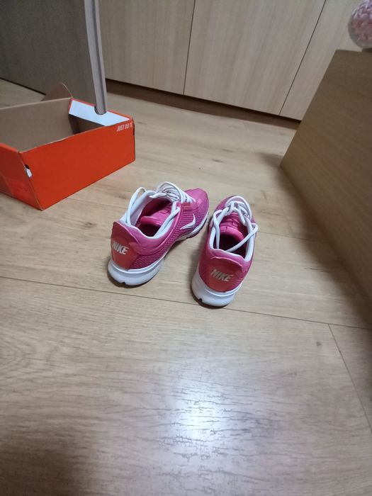 Nike маратонки женски