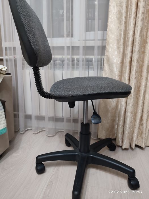 Стул офисный и для компьютера