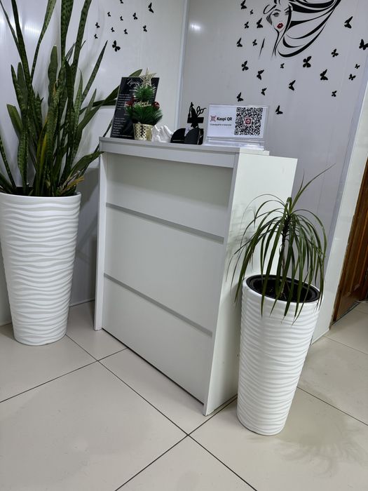 Продам ресепшен со стулом в комплекте