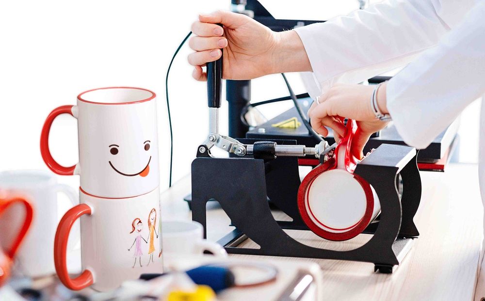 Печать на кружки, от 25 000 сум футболки,кепки/