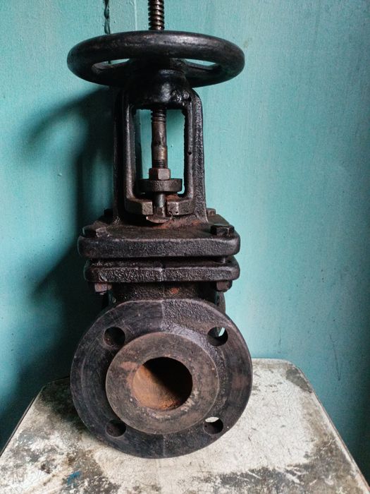 Задвижка чугунная