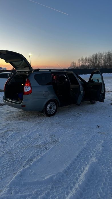 Продам приору универсал 2012 год