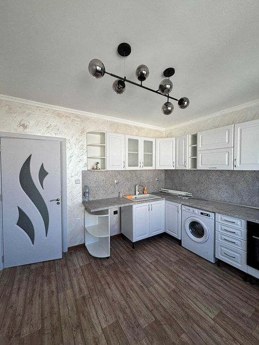 Дава се под наем Двустаен апартамент в Бургас, Славейков - 75 кв.м за 325 € - Снимка #4