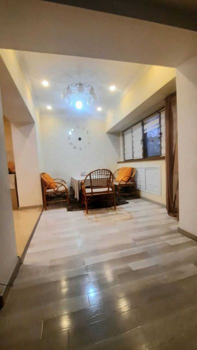 Продается  4\3\9 103 m2  ц-1  в центр города дом кирпичный !!