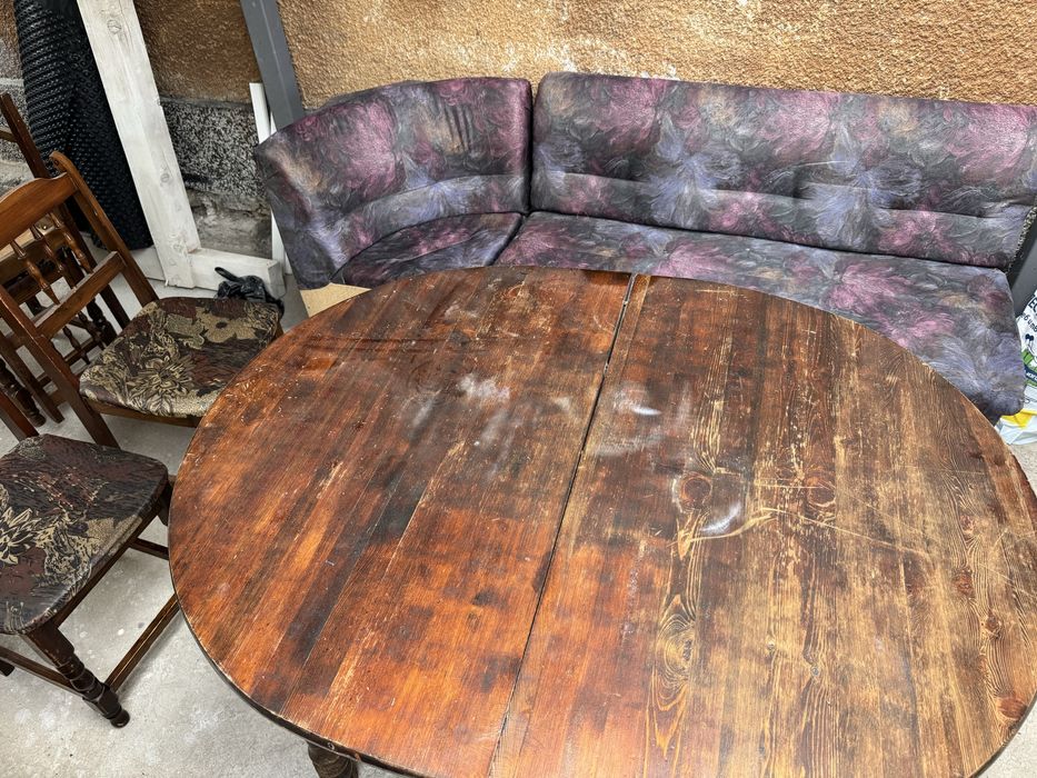 Кухненски ъгъл,маса(масив)и четири стола