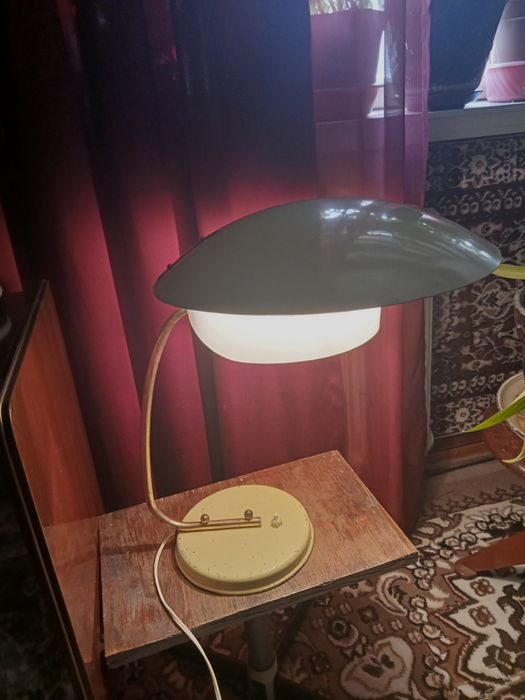 Советская настольная лампа.