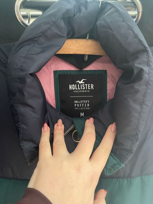 Vând geaca holister