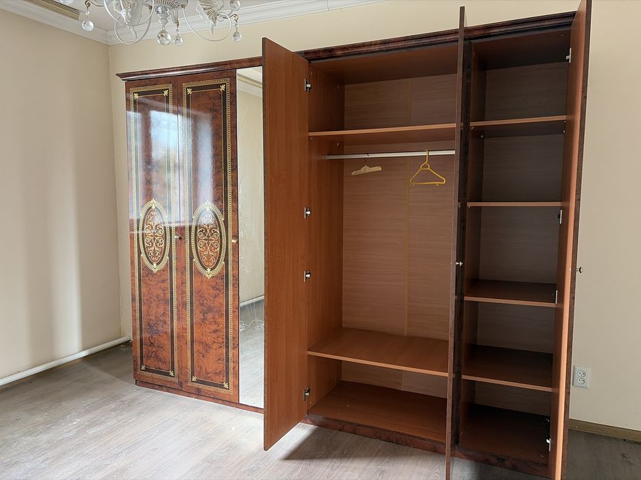 Продам шифоньер срочно