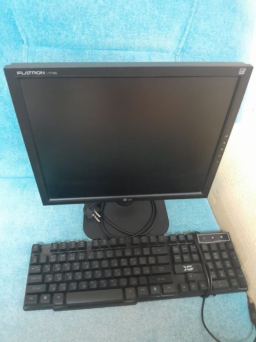 LG Flatiron L1718S-BN