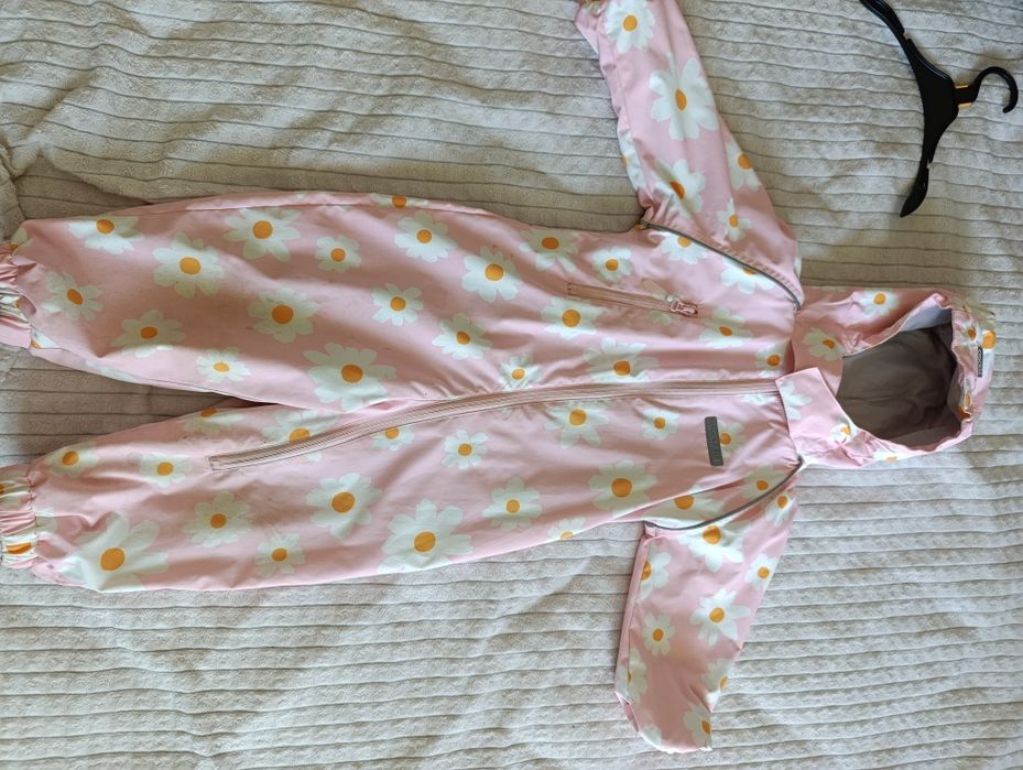 Продам комбинезон демисезонный на девочку.