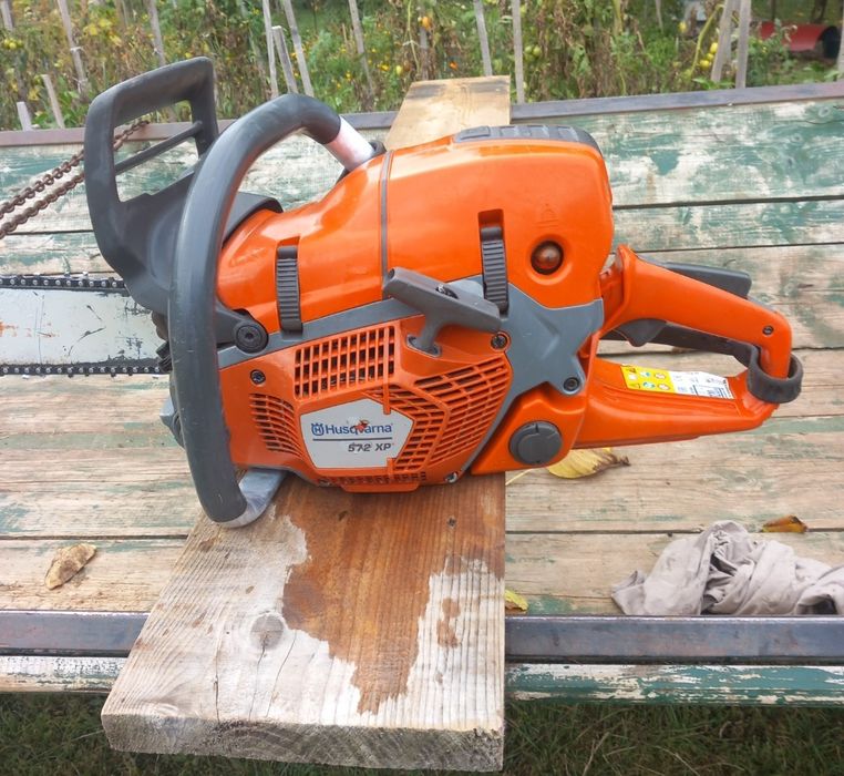 Vând Husqvarna 572
