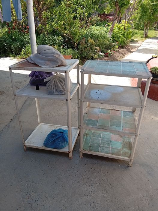 Этажерка сотилади холати Зур иккаласи  600000сум оладиган тел клинглар