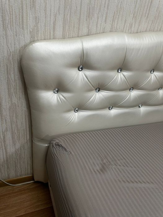 Срочно продам кровать 140*200