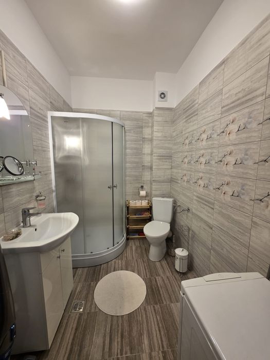 Închiriez garsoniera
