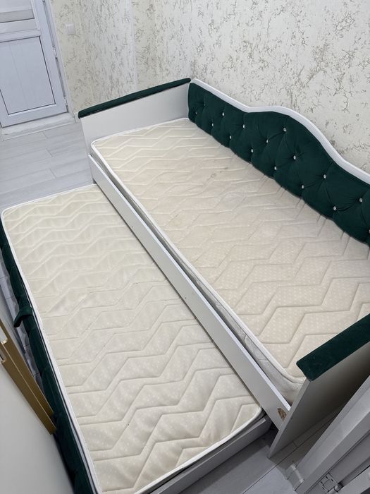 двухэтажный кровать