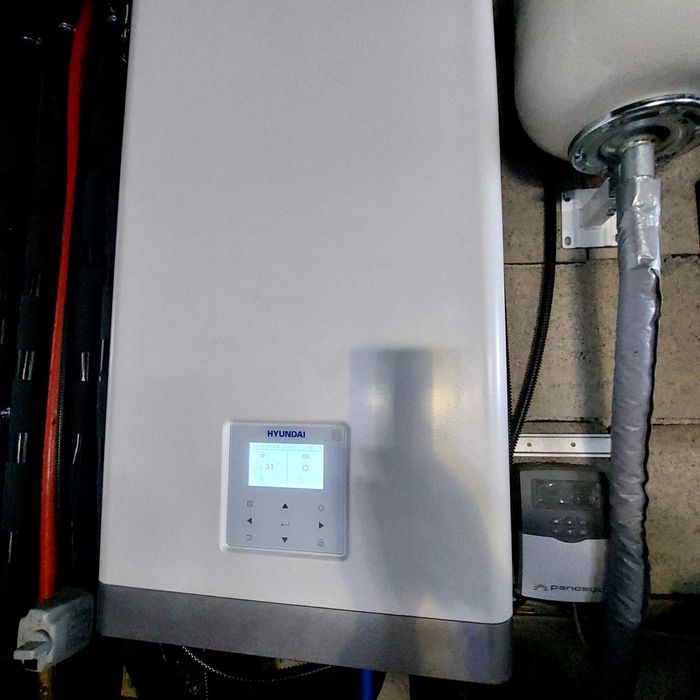 Vand pompa caldura Hyundai 12kw, trifazic, split, aer/apa,