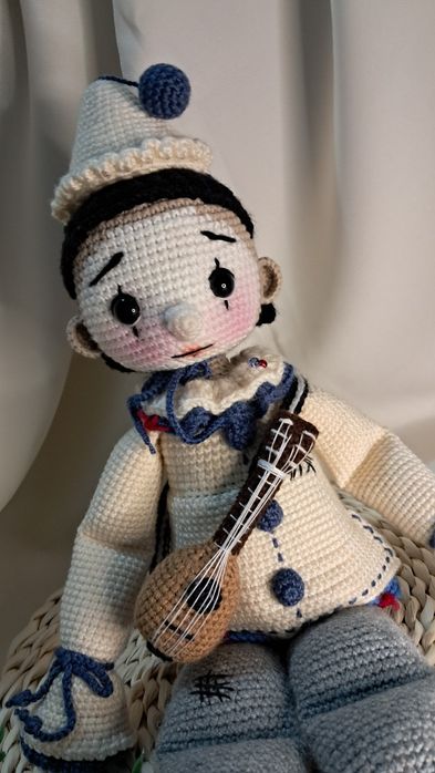 Вязаный Пьеро ручной работы