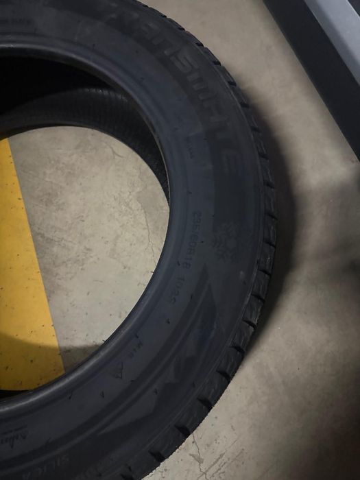 Зимние шины новые 235/60R18