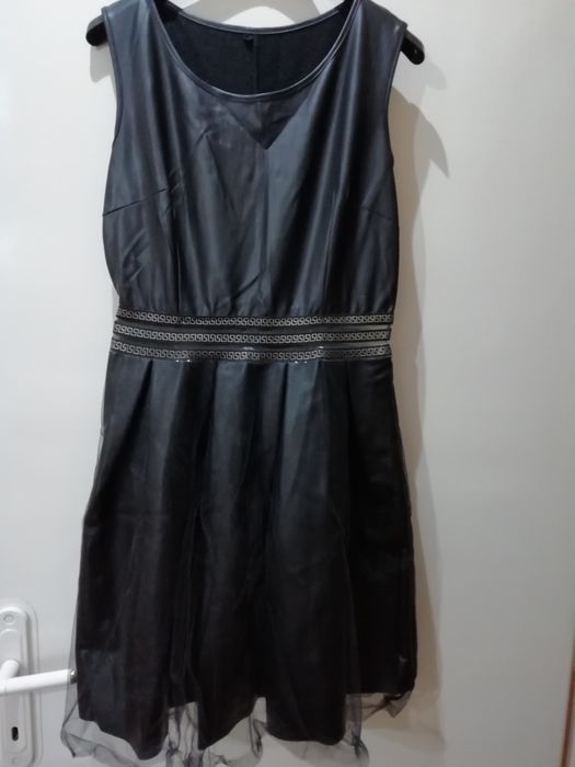 Черна официална рокля