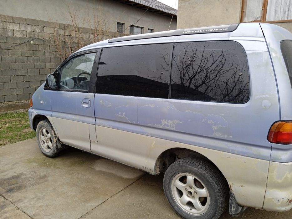 Делика срочна продаётся на ходу машина