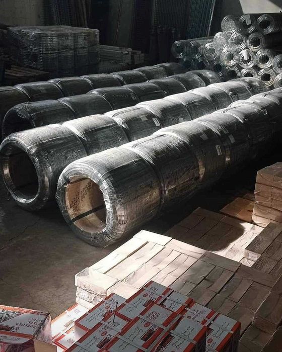 Пирони/телове/мрежи/ограда/арматурна заготока/двор/градина/дом