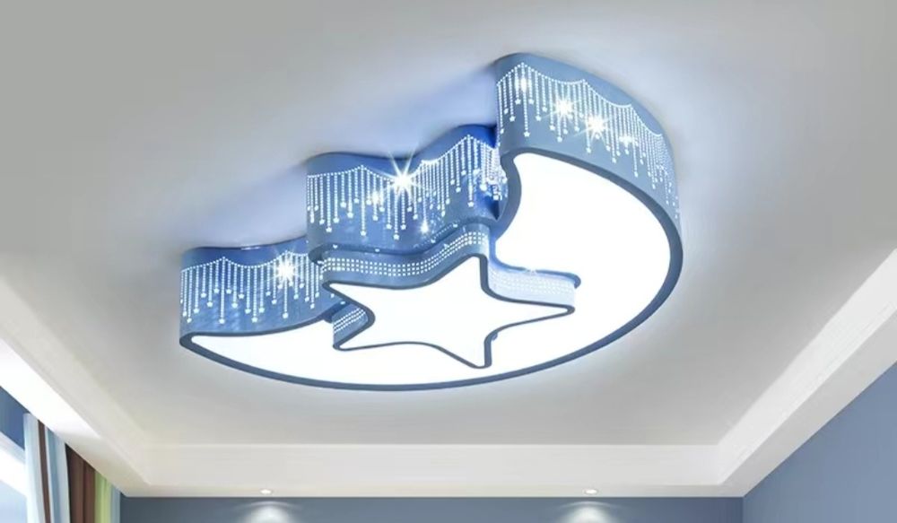 Продам новую люстру в детскую