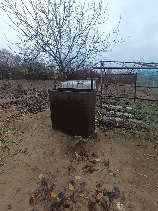 2 броя цистерни от стария материал 3-4 мм по 500 кг