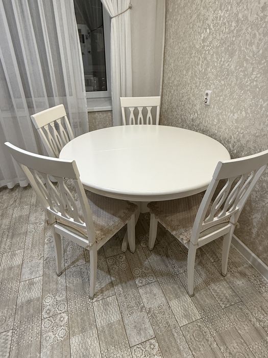 Стол со стульями