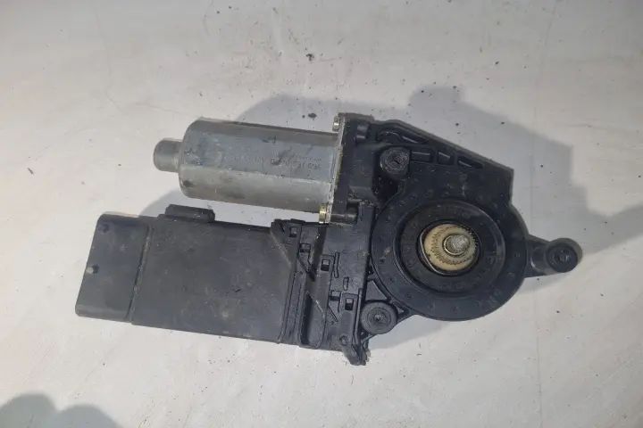 MOTOAS MACARA GEAM DREAPTA FATA 105415-301 Volkswagen VW Golf
