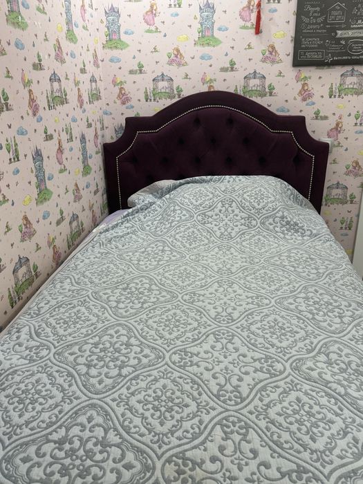 Кровать с матрасом