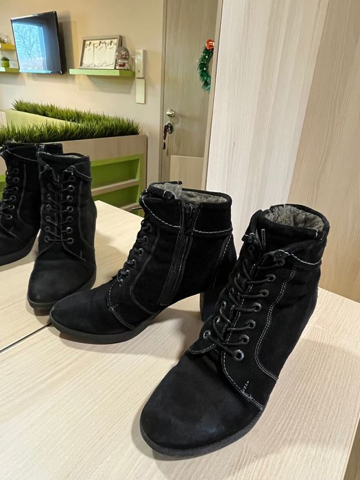 Ghete, botine cu toc si sireturi