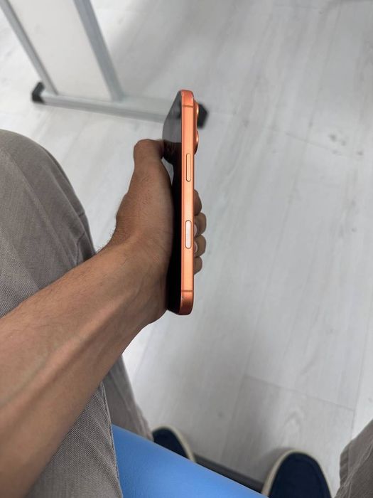 iPhone 17 pro orange