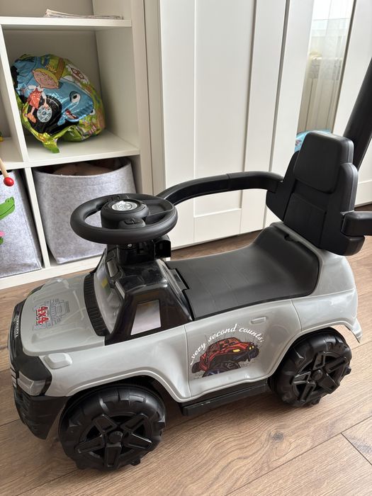 Машинка каталка толокар