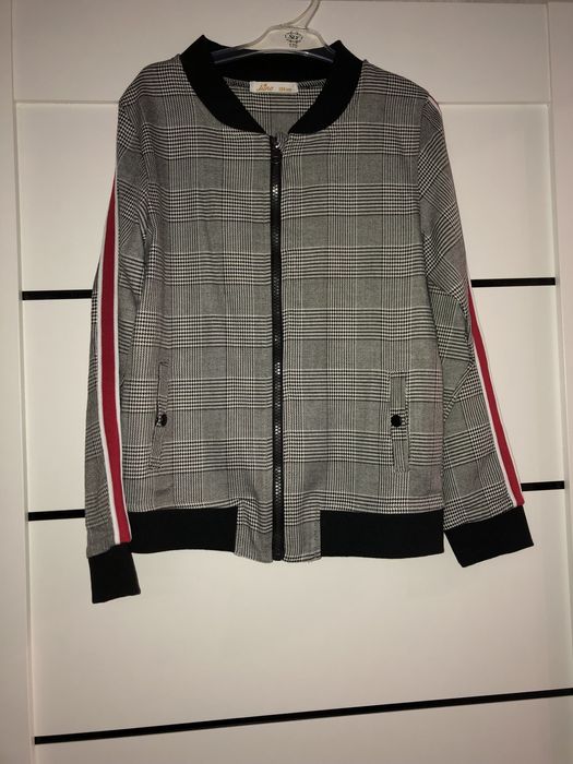 Новый. Стильный школьный бомбер.