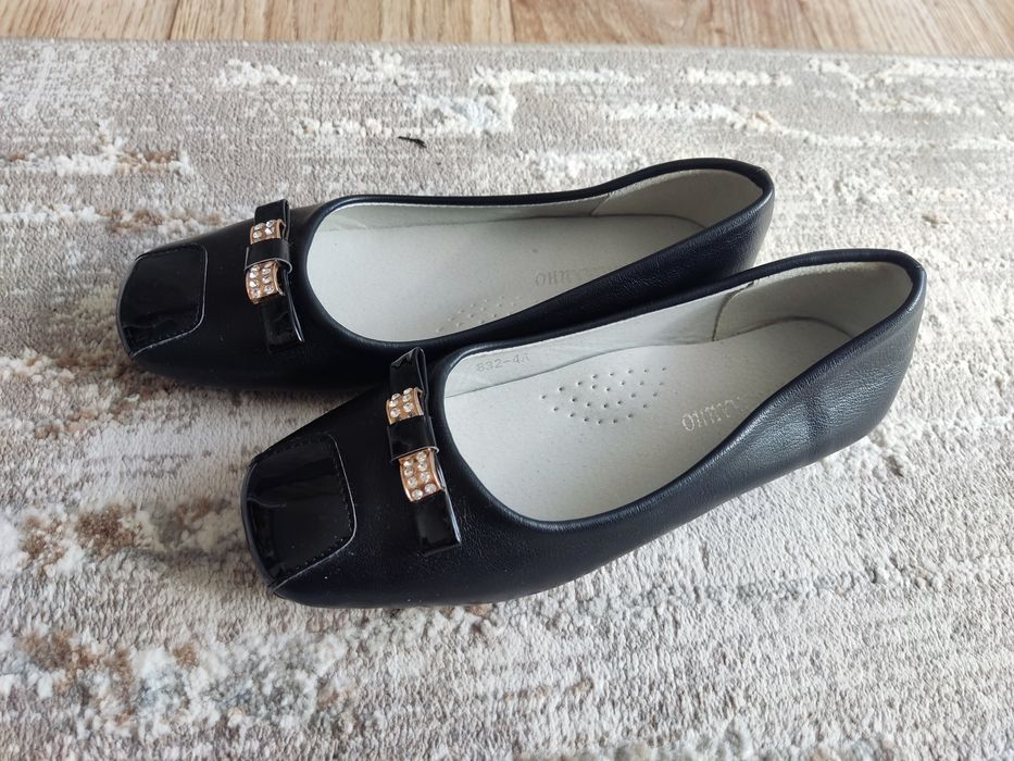 Туфли новые на девочку 33 размер