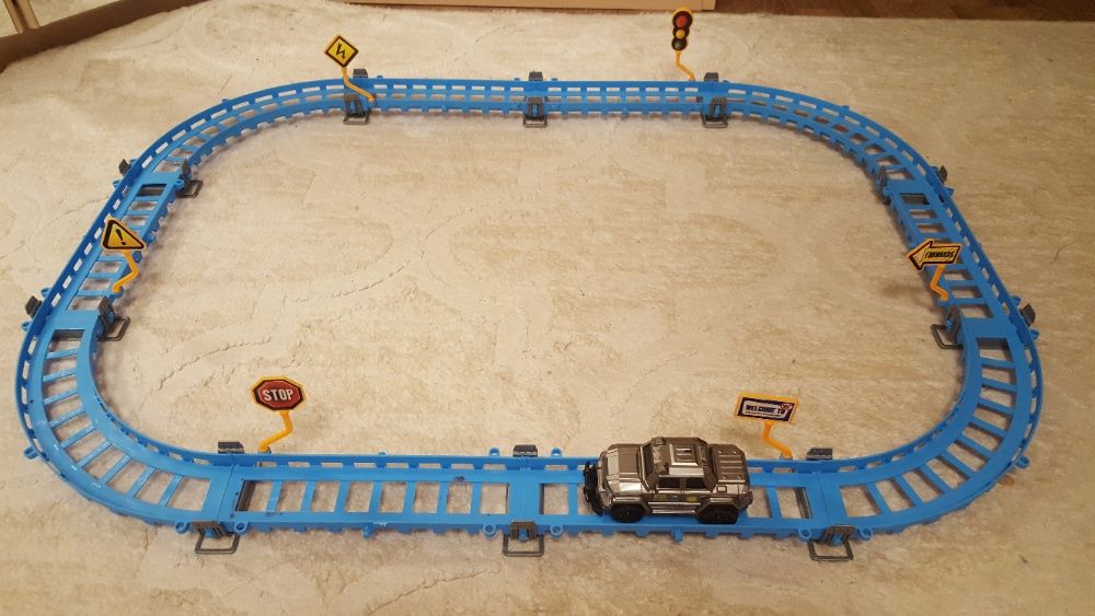 Трек с машинкой (автодорога)